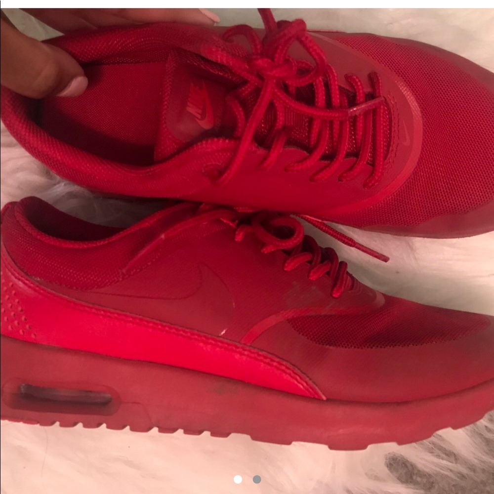All red nike theas